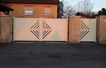 Portail à 2 battants + portillon en PVC BEIGE