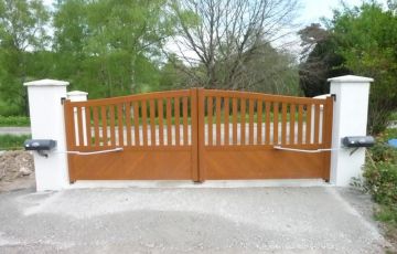 Portail PVC motorisé ST MARTIN DE JUSSAC