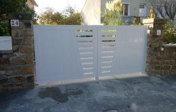 Portail PVC COGNAC LA FORET