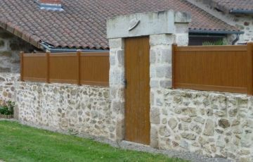 Clôture en PVC chêne doré St Laurent sur Gorre