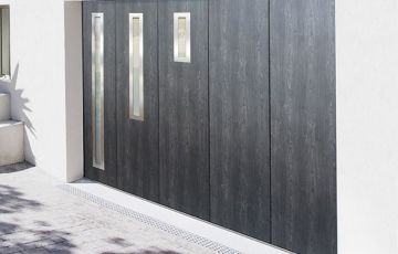 Porte de garage à déplacement latérale