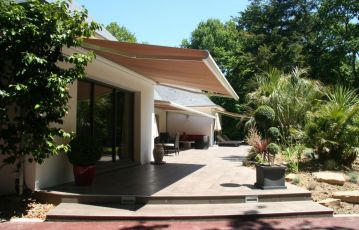 Store banne coffre  électrique