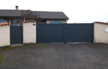 Portail coulissant et portillon en aluminium