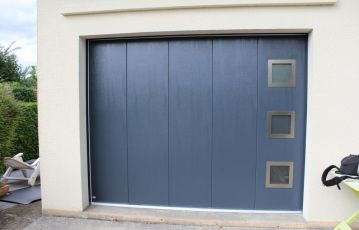 Porte sectionnelle latérale motorisée