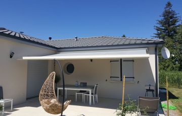 Store banne coffre électrique