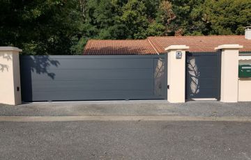 Portail  à déplacement latéral et Portillon Aluminium